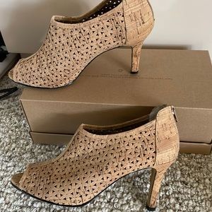 Beige shoe boots